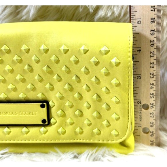VICTORIA 'S SECRET YELLOW BEAUTY COSMETIC‎ BAG - Picture 3 of 5